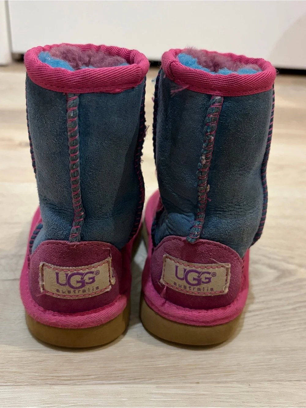 UGG excellent gently
